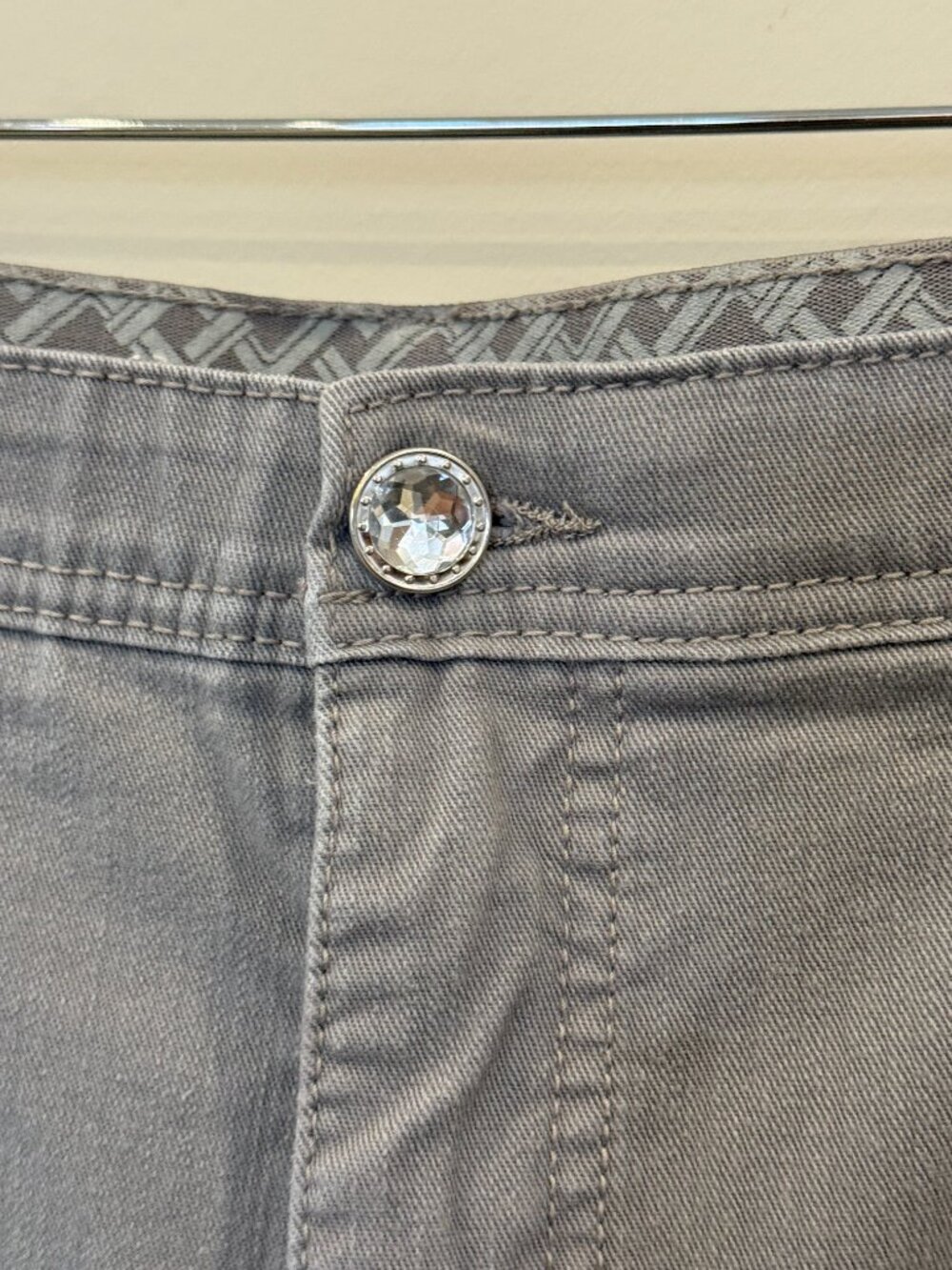 Straight Leg Light Gray Denim Jeans Size 18 - Picture 4 of 7